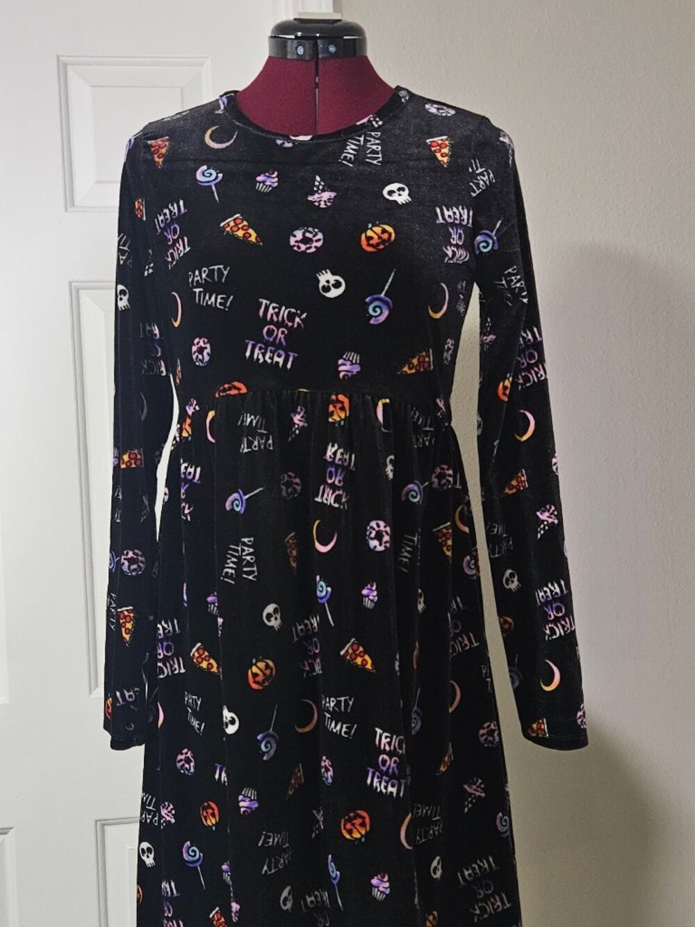 Target/Art Class Halloween velvet dress size XL
